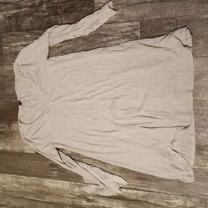 Lace sleeve long sleeve shirt